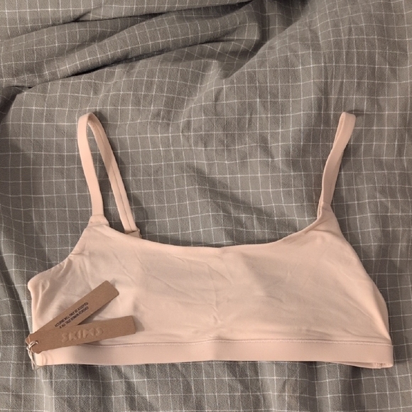 Seamless Nude Bralette - Picture 2 of 3